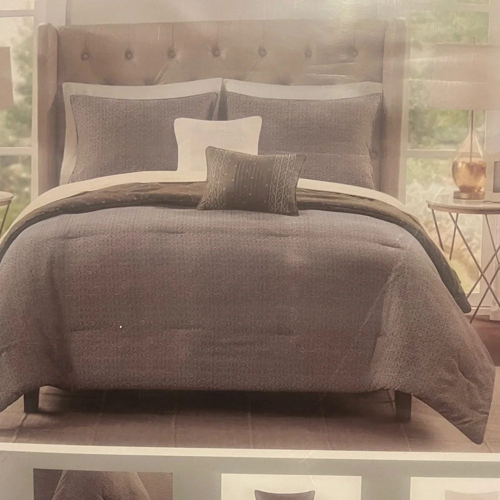 Addison Park 9 piece Comforter Set